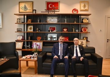 Bakan Çiftçi, 15 Temmuz Gazisi Turgut Aslan’ı ziyaret etti
Bakan Çiftçi, 15 Temmuz Gazisi Turgut Aslan’ı ziyaret etti