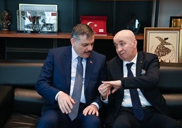 Bakan Çiftçi, 15 Temmuz Gazisi Turgut Aslan’ı ziyaret etti
Bakan Çiftçi, 15 Temmuz Gazisi Turgut Aslan’ı ziyaret etti