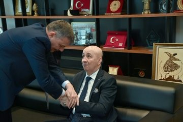 Bakan Çiftçi, 15 Temmuz Gazisi Turgut Aslan’ı ziyaret etti
Bakan Çiftçi, 15 Temmuz Gazisi Turgut Aslan’ı ziyaret etti