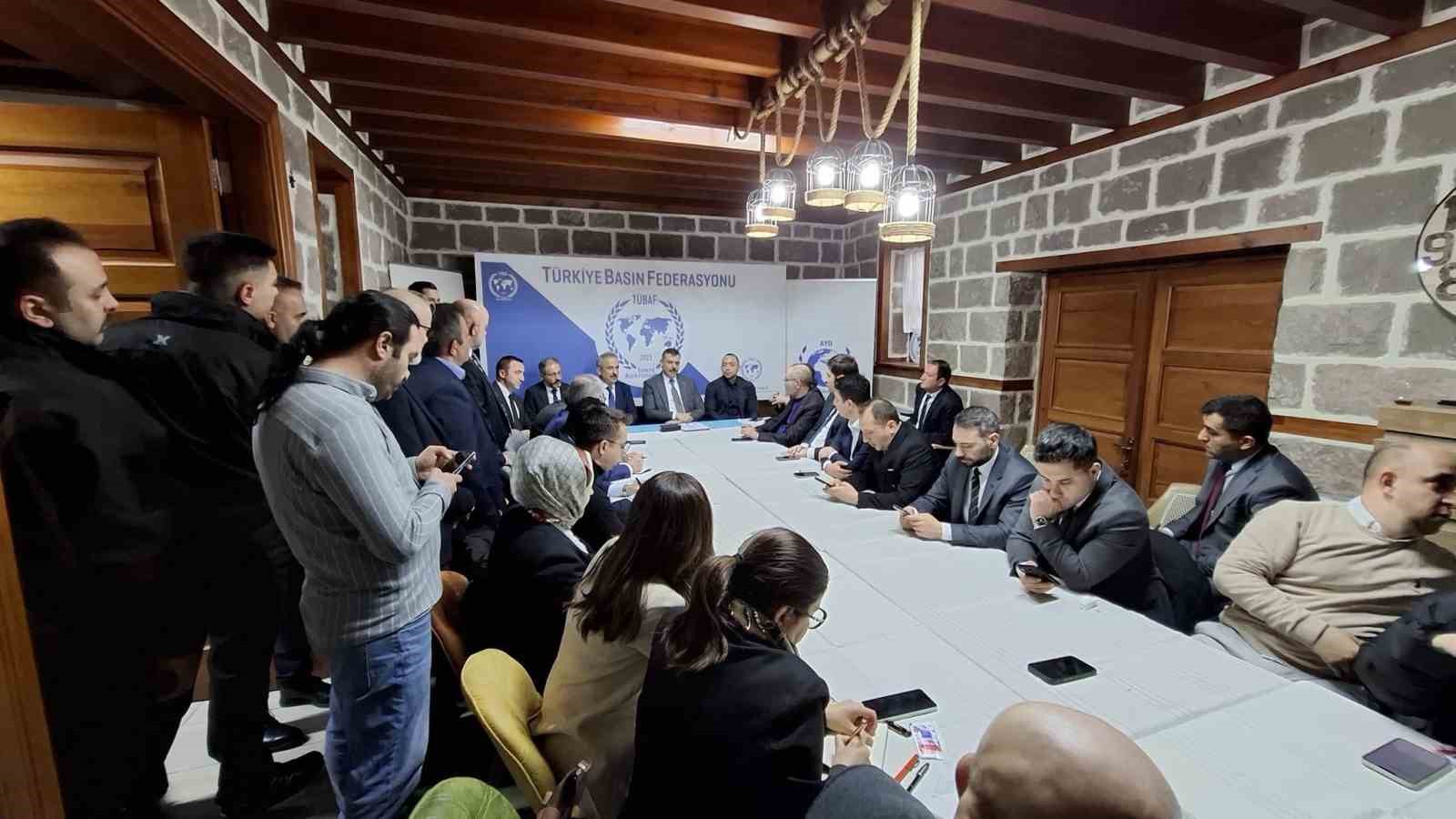 Bakan Çiftçi: "En fazla soruşturma izni verilen belediyeler AK Parti’li belediyelerdir"
Bakan Çiftçi: "En fazla soruşturma izni verilen belediyeler AK Parti’li belediyelerdir"