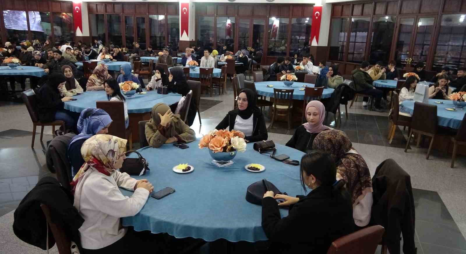 Bakan Çiftçi, Kütahya’daki iftar programına canlı bağlantı ile katıldı
