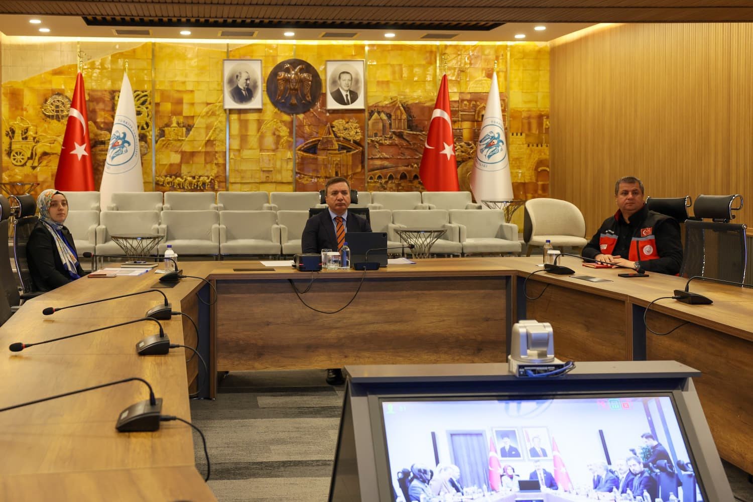 Bakan Çiftçi: "Sosyal risk haritalarıyla sahada etkin müdahale sağlanacak"
Bakan Çiftçi: "Sosyal risk haritalarıyla sahada etkin müdahale sağlanacak"