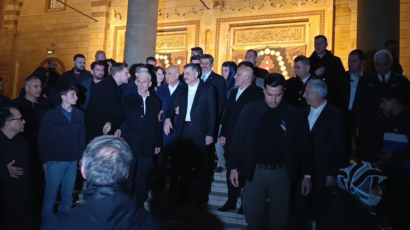 Bakan Çiftçi, teravih namazını Kahramanmaraş’ta kıldı
