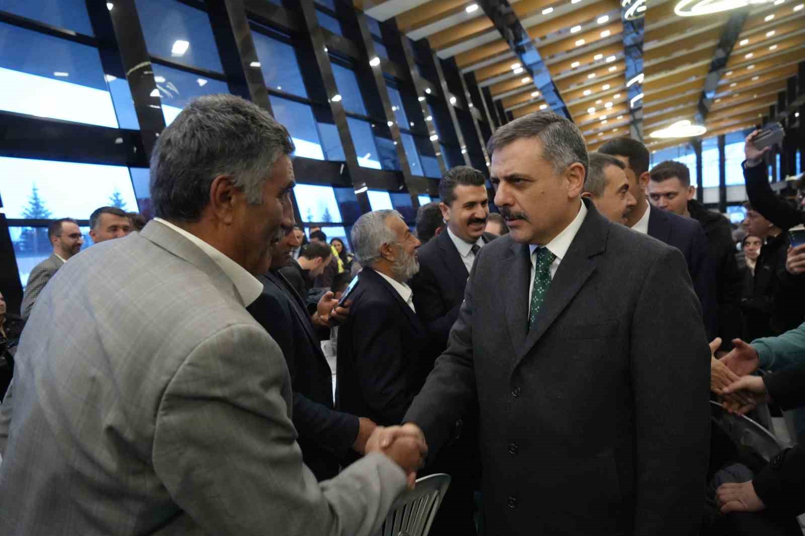 Bakan Çiftçi ve Bakan Tekin, Erzurum’da 4 bin kişiyle iftarda buluştu
