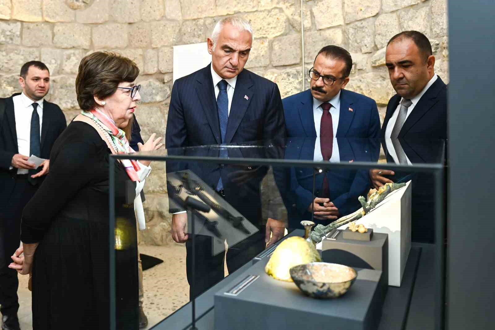 Bakan Ersoy: "2025 yılında toplam 180 kültür varlığının ülkemize iadesi sağlandı"
