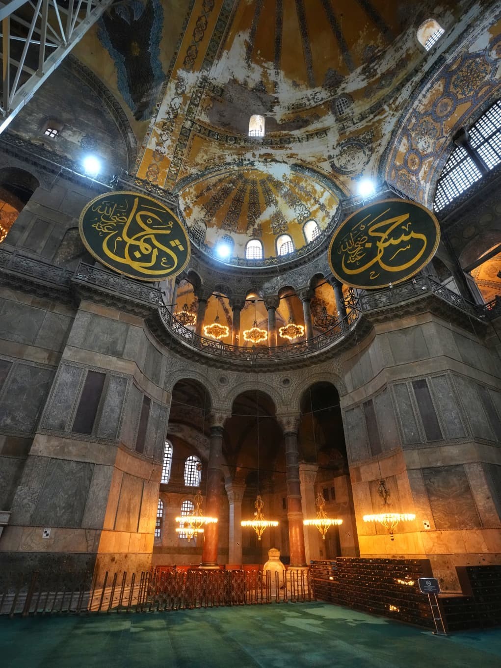 Bakan Ersoy açıkladı: "Ayasofya’da süreç devam ediyor, Sultanahmet’te çalışmalar tamamlandı"
Bakan Ersoy açıkladı: "Ayasofya’da süreç devam ediyor, Sultanahmet’te çalışmalar tamamlandı"