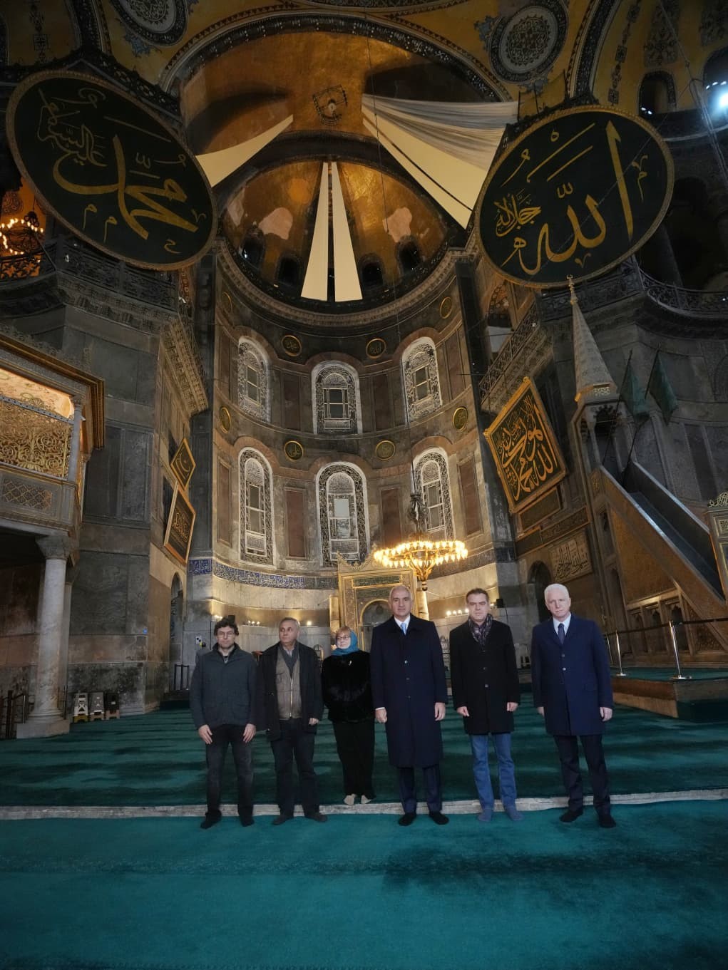 Bakan Ersoy açıkladı: "Ayasofya’da süreç devam ediyor, Sultanahmet’te çalışmalar tamamlandı"
Bakan Ersoy açıkladı: "Ayasofya’da süreç devam ediyor, Sultanahmet’te çalışmalar tamamlandı"