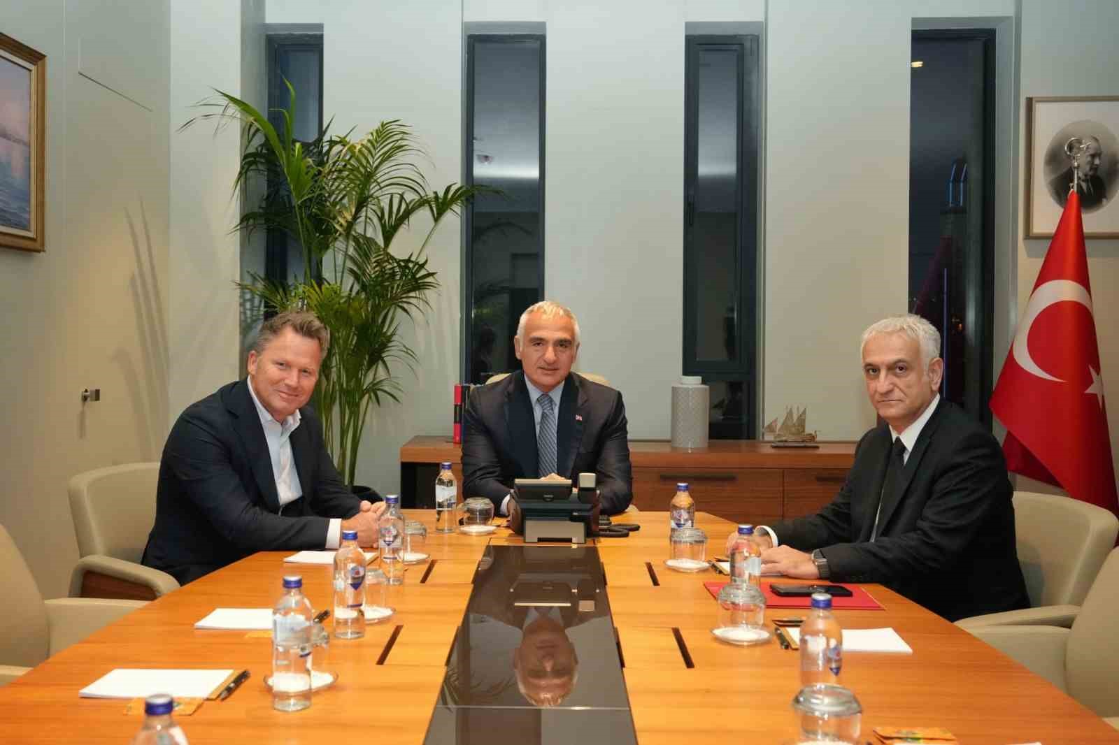 Bakan Ersoy, Avrupa tur operatörleriyle bir araya geldi
