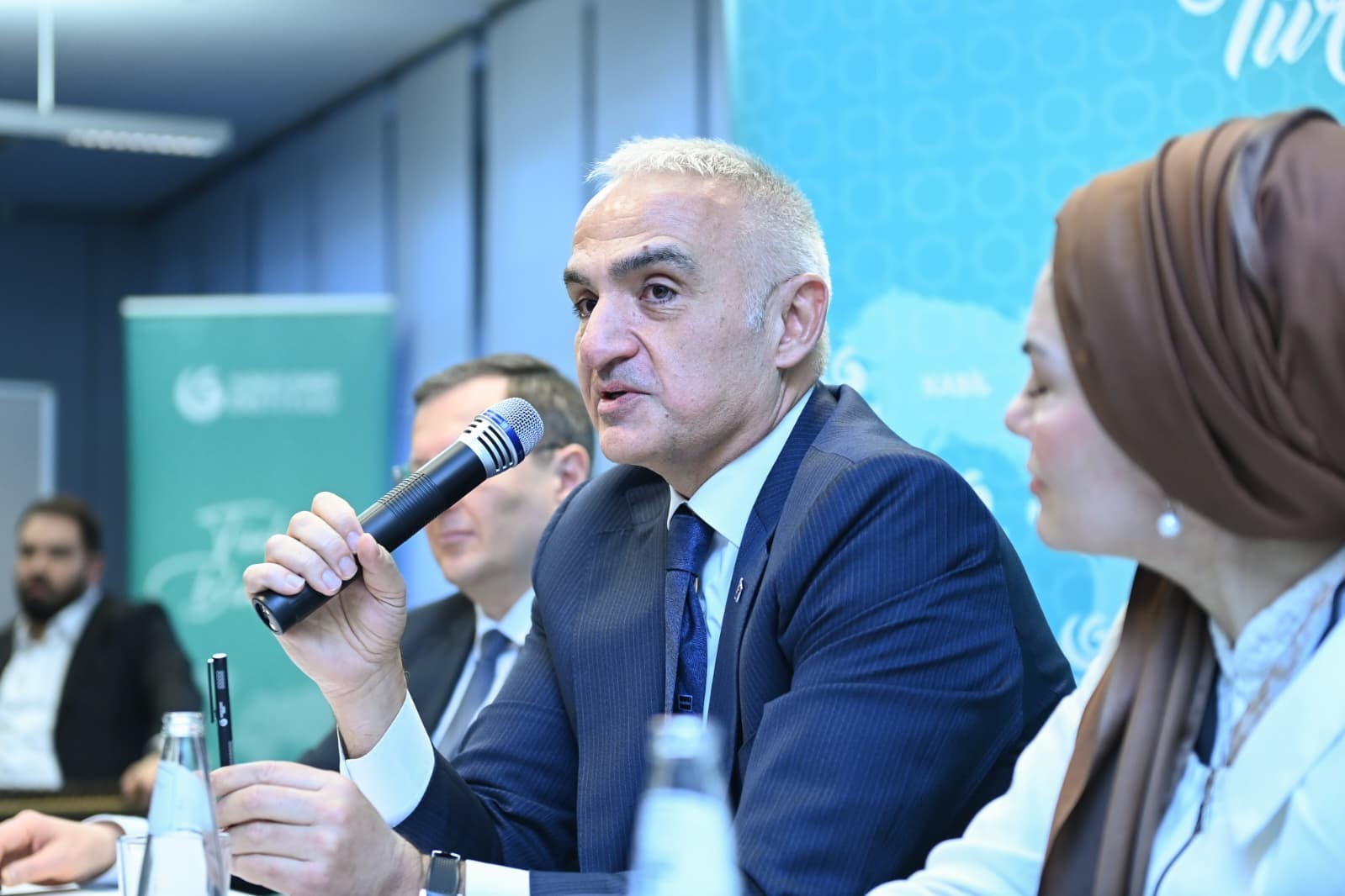 Bakan Ersoy, Berlin’de Türkçe öğrenen gençlerle buluştu
