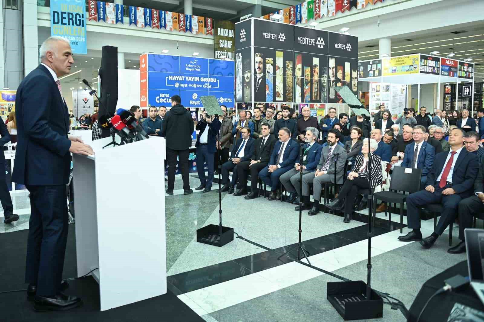 Bakan Ersoy: "Bin 300 halk kütüphanesiyle 800 bin metrekareye ulaşarak rekor kırdık"
