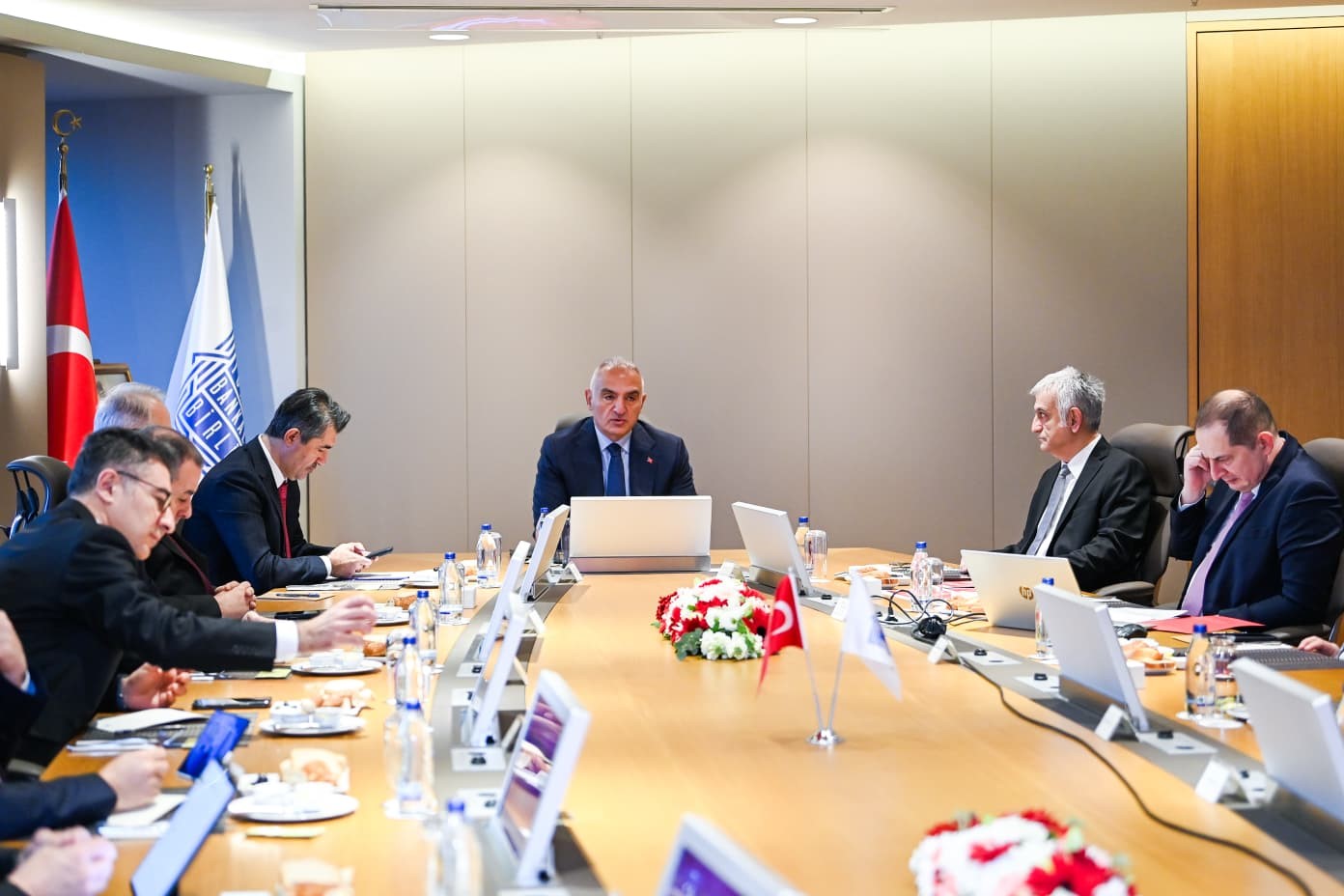 Bakan Ersoy: "Bölgesel krizlere rağmen turizm sektöründe güçlü bir performans ortaya koyduk"
