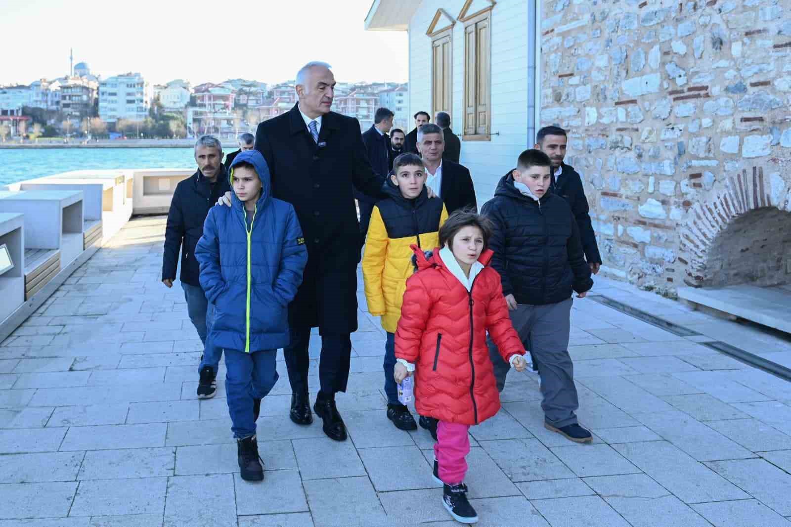 Bakan Ersoy, köyde başlayan hikayeyi boğaza taşıdı
