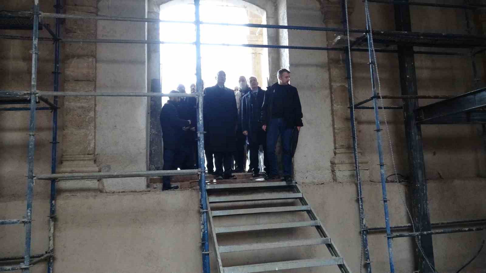 Bakan Ersoy, Malatya’da onarımı süren kültür varlıklarını inceledi
