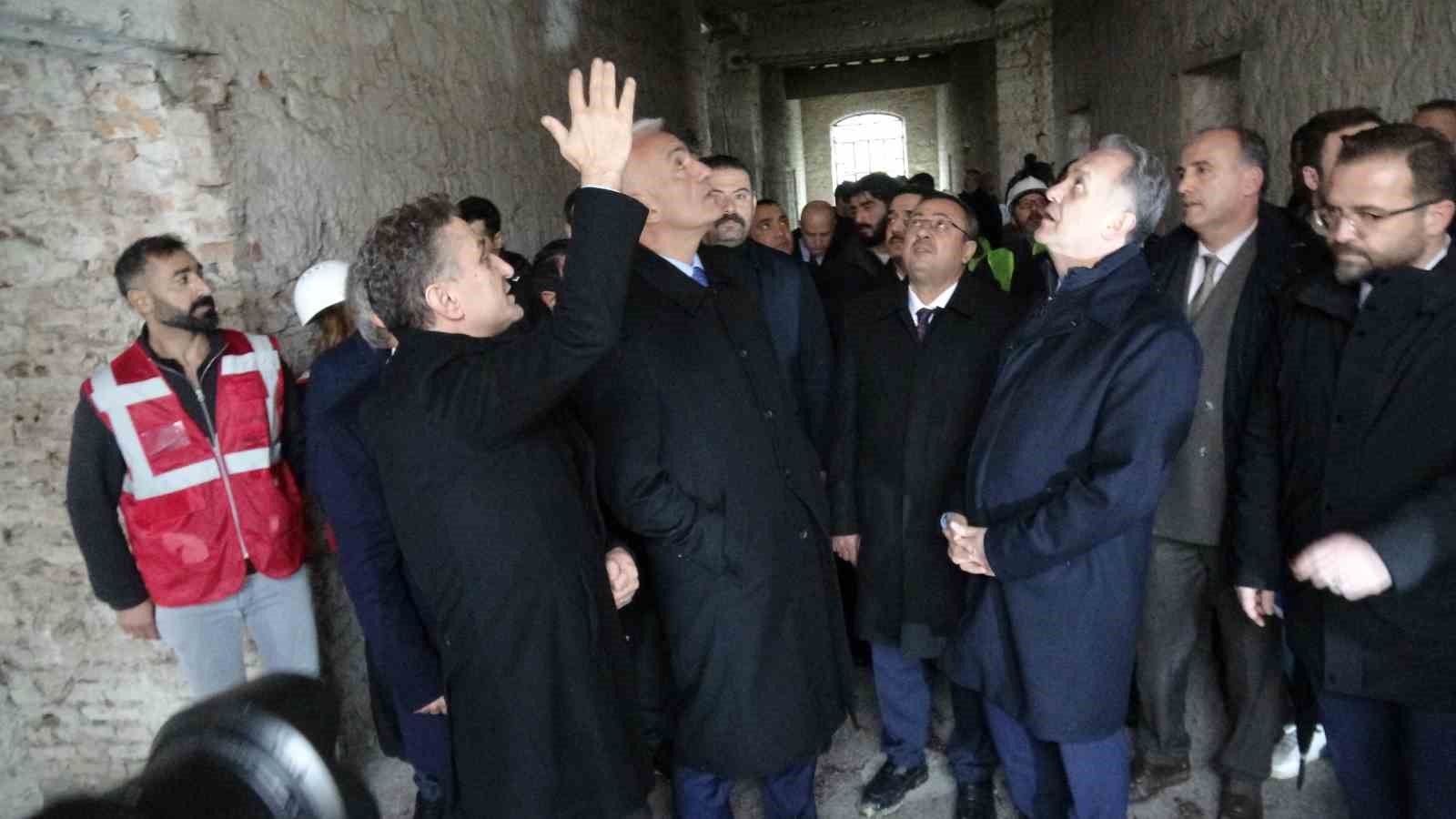 Bakan Ersoy, Malatya’da onarımı süren kültür varlıklarını inceledi
