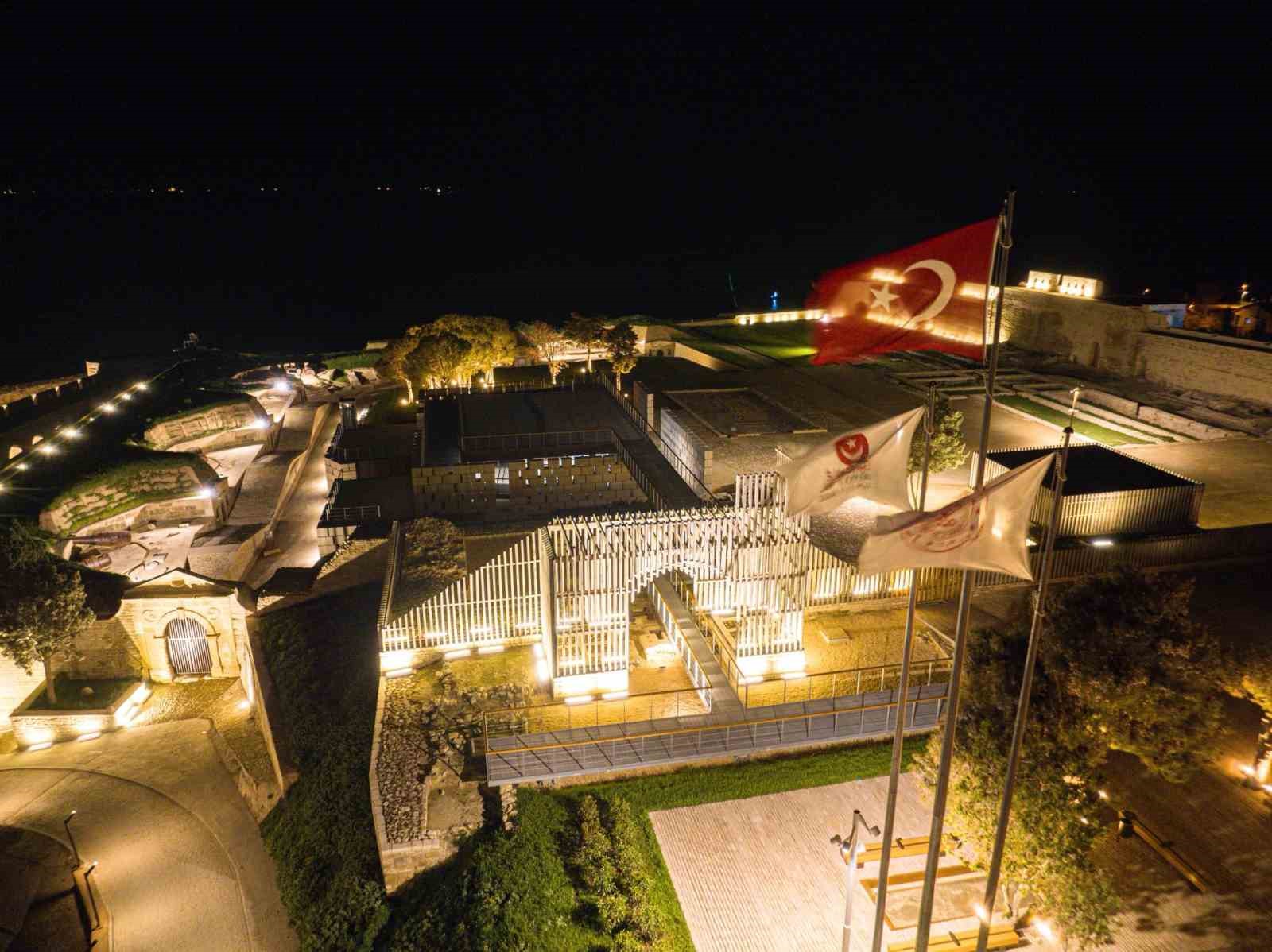 Bakan Ersoy: "Seddülbahir Kalesi, Bakanlığımızın çalışmalarıyla tarihi kimliği korunarak yeniden işlev kazandı"
Bakan Ersoy: "Seddülbahir Kalesi, Bakanlığımızın çalışmalarıyla tarihi kimliği korunarak yeniden işlev kazandı"