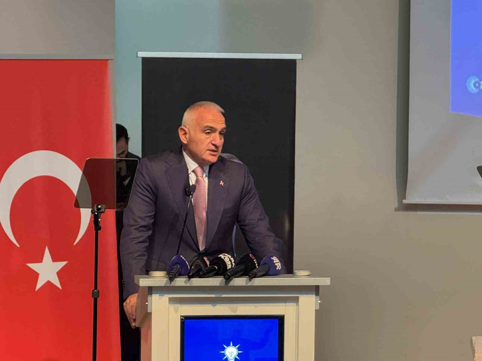 Bakan Ersoy: "Türkiye’de kültür ve turizm alanında tarihi rekorlar kırıyoruz"
Bakan Ersoy: "Türkiye’de kültür ve turizm alanında tarihi rekorlar kırıyoruz"