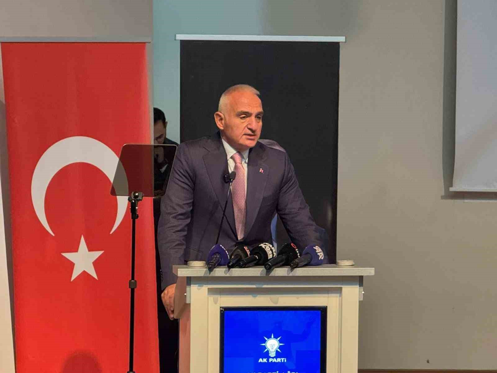 Bakan Ersoy: "Türkiye’de kültür ve turizm alanında tarihi rekorlar kırıyoruz"
Bakan Ersoy: "Türkiye’de kültür ve turizm alanında tarihi rekorlar kırıyoruz"
