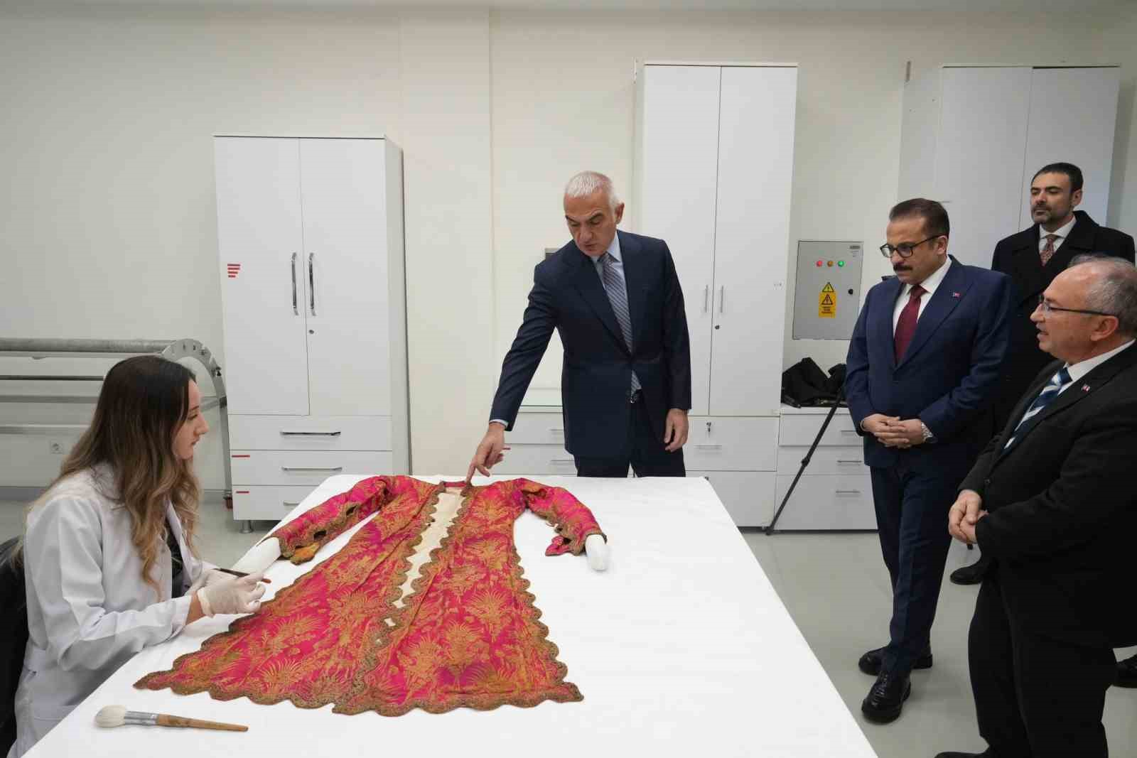 Bakan Ersoy: "Ülkemiz, dünyadaki sayılı büyük ve hızlı üretim kapasitesine sahip konservasyon merkezlerinden birine sahip"
