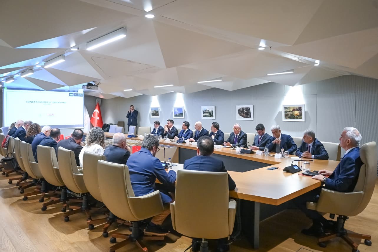 Bakan Ersoy’dan 2026 turizmi için kritik toplantı
