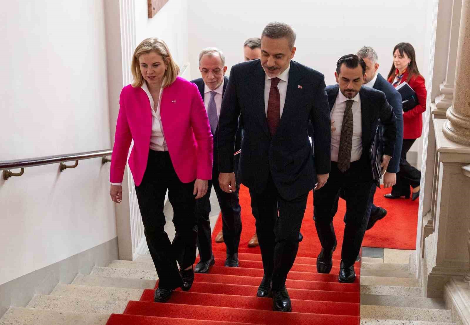 Bakan Fidan, Avusturyalı Bakan Meinl-Reisinger ile bir araya geldi
