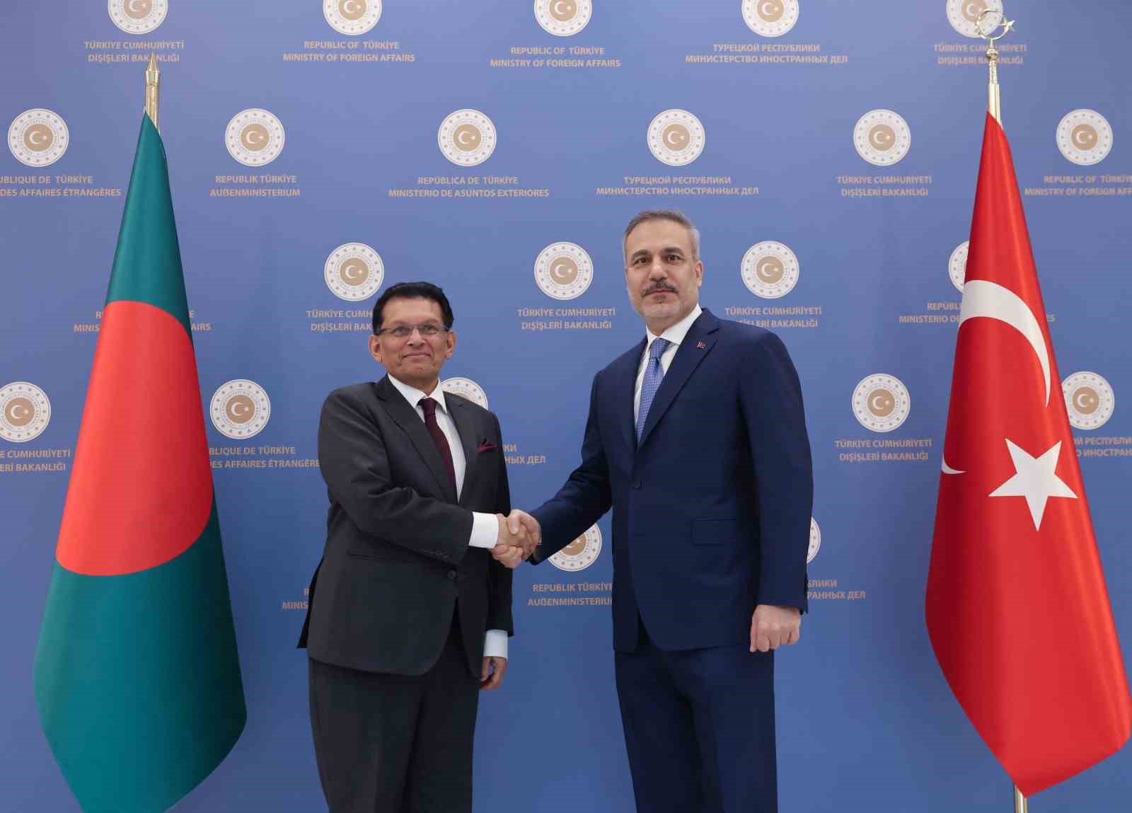 Bakan Fidan, Bangladeş Dışişleri Bakanı Rahman ile bir araya geldi
