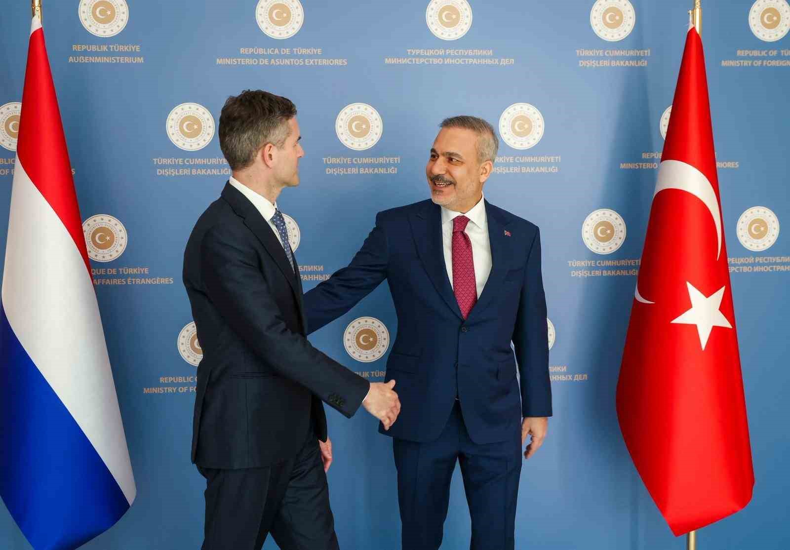 Bakan Fidan, Hollandalı mevkidaşı Berendsen ile görüştü
