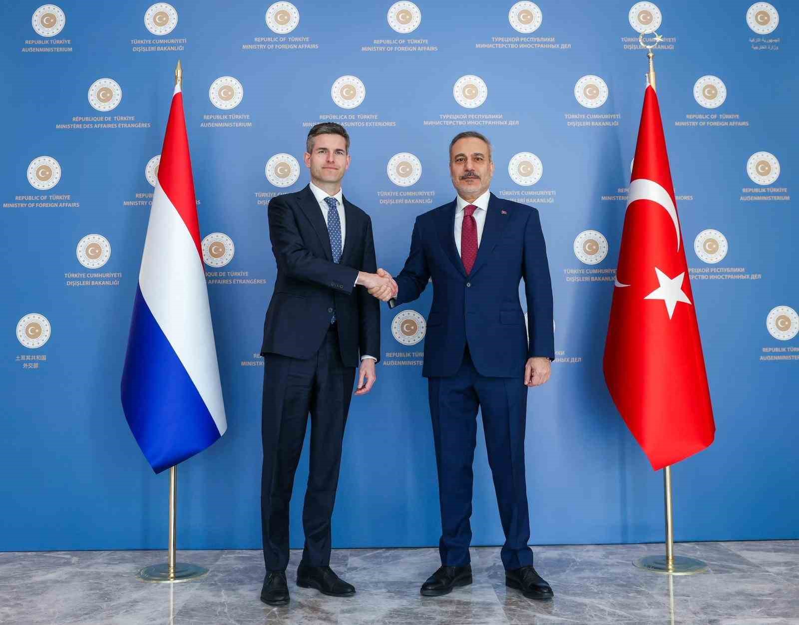 Bakan Fidan, Hollandalı mevkidaşı Berendsen ile görüştü
