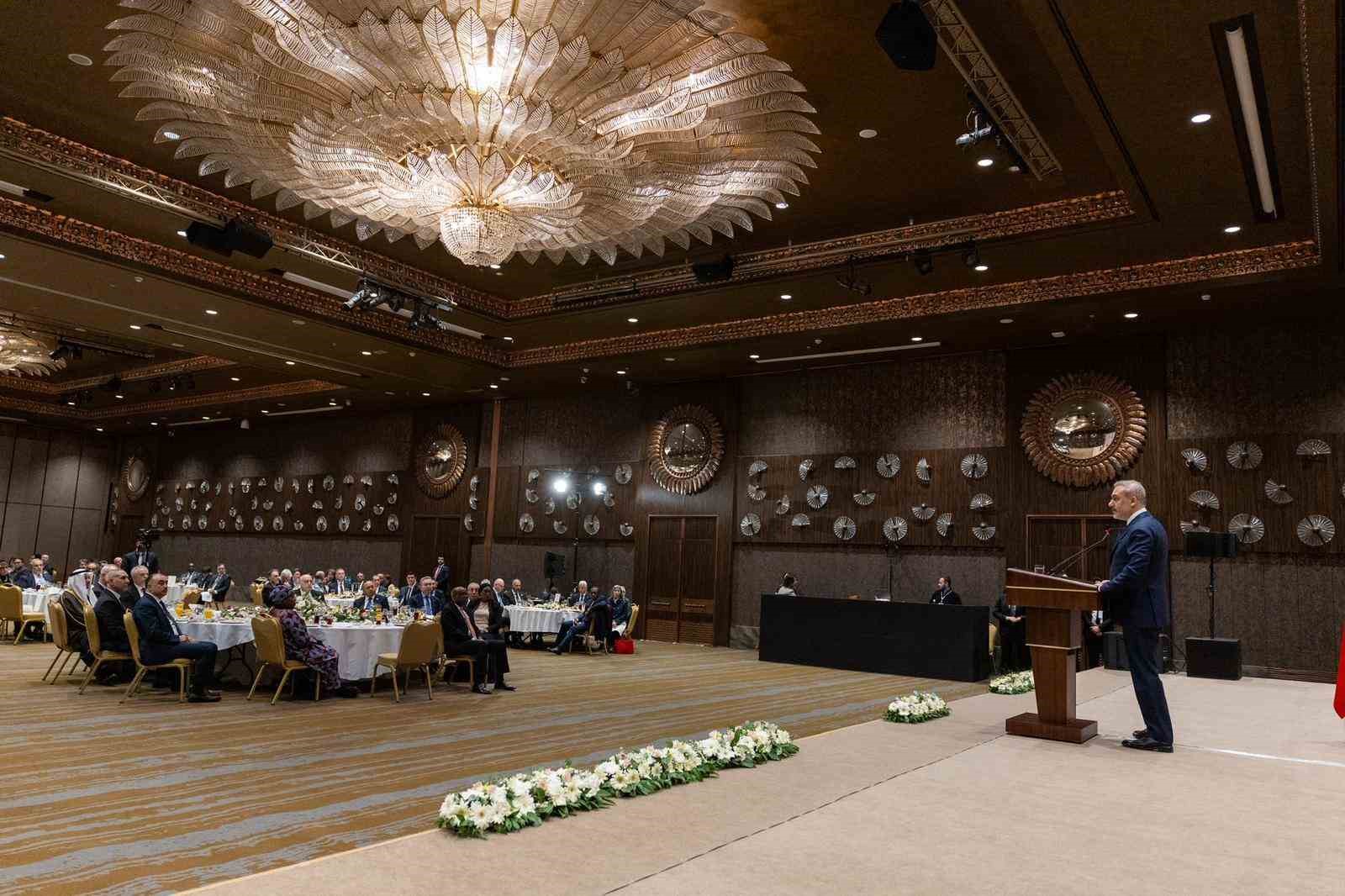 Bakan Fidan, İİT üyesi ve gözlemcisi ülkelerin büyükelçileriyle iftarda bir araya geldi
