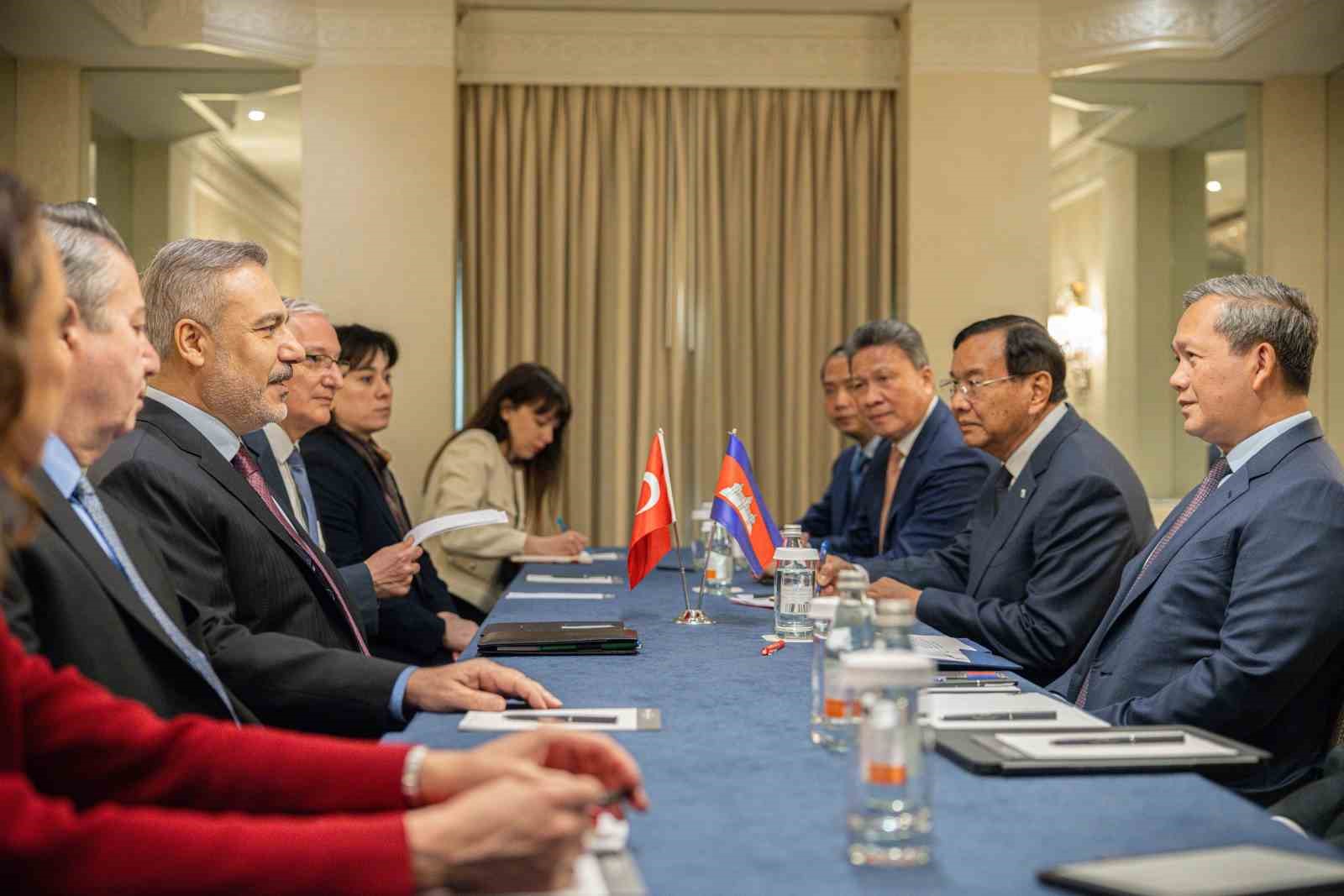 Bakan Fidan, Kamboçya Başbakanı Hun Manet ile bir araya geldi
