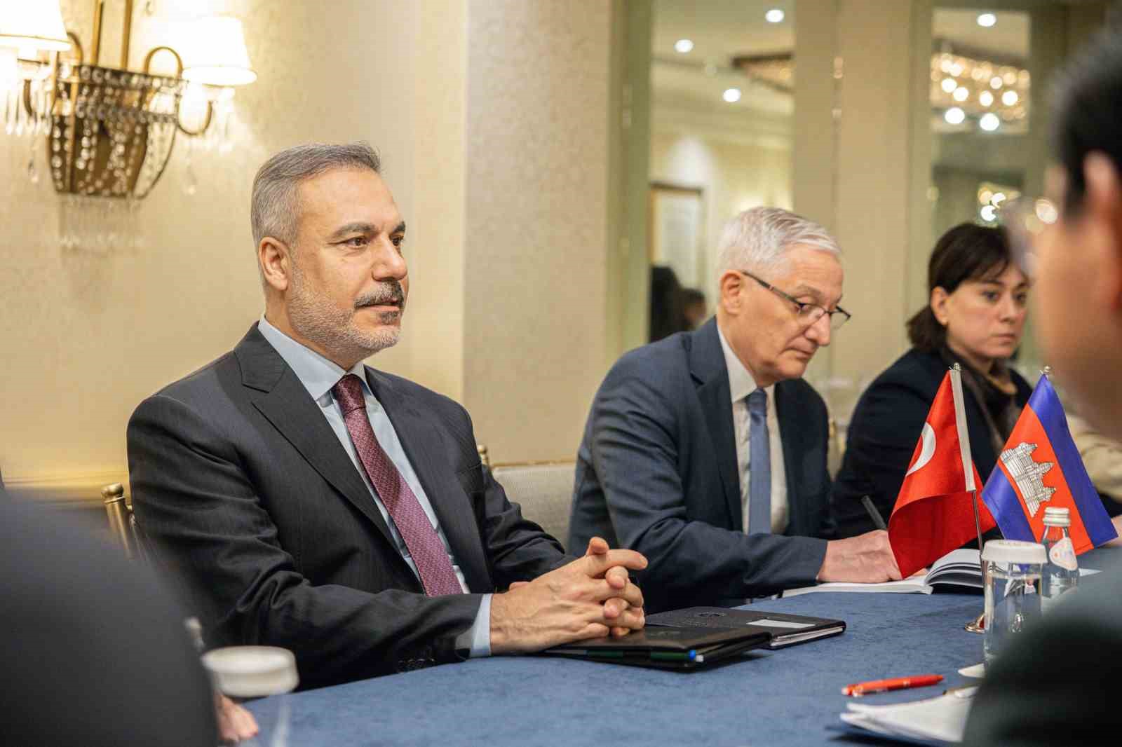 Bakan Fidan, Kamboçya Başbakanı Hun Manet ile bir araya geldi
