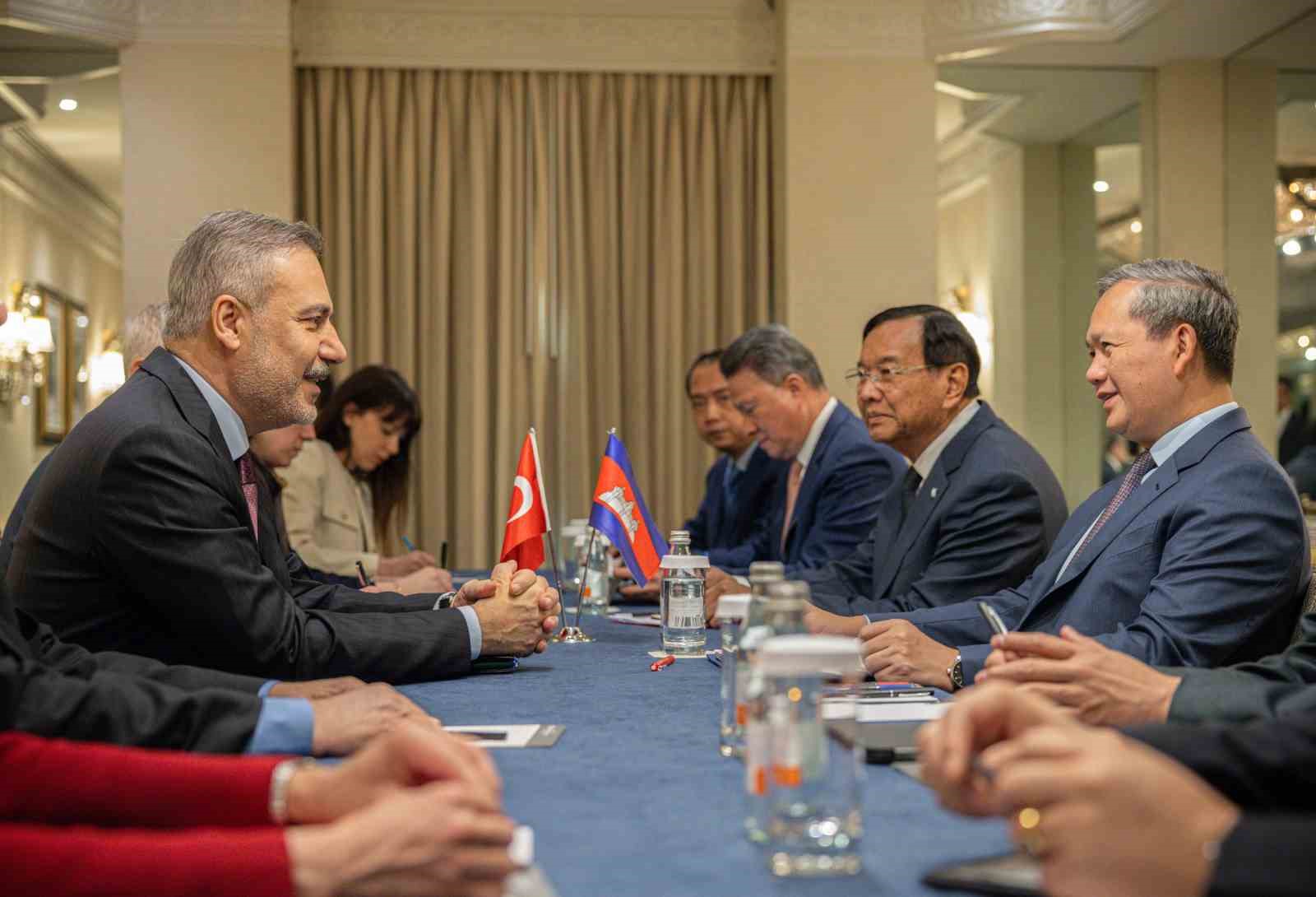 Bakan Fidan, Kamboçya Başbakanı Hun Manet ile bir araya geldi
