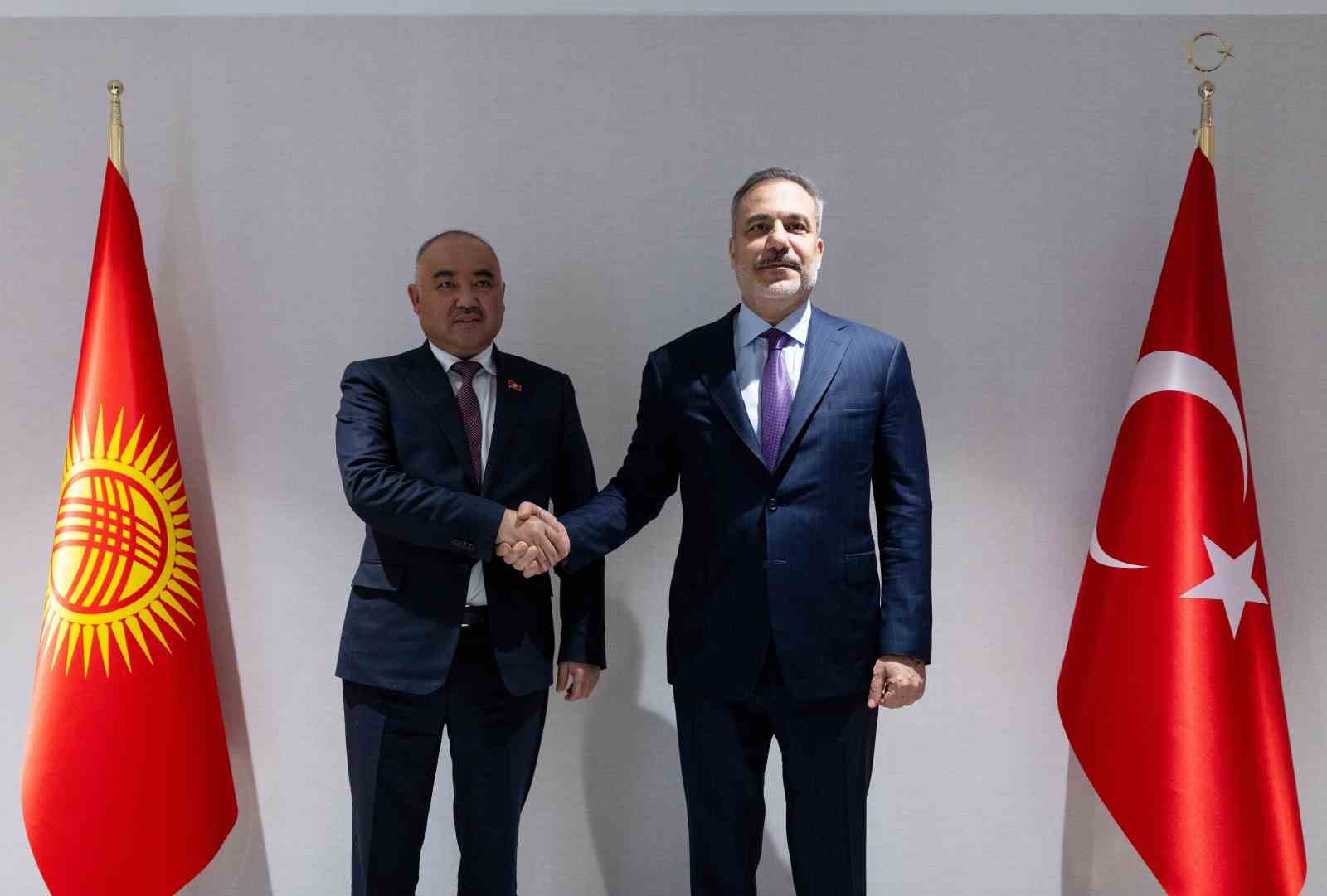 Bakan Fidan, Kırgızistan Yüksek Meclisi Başkanı Uulu ile görüştü
