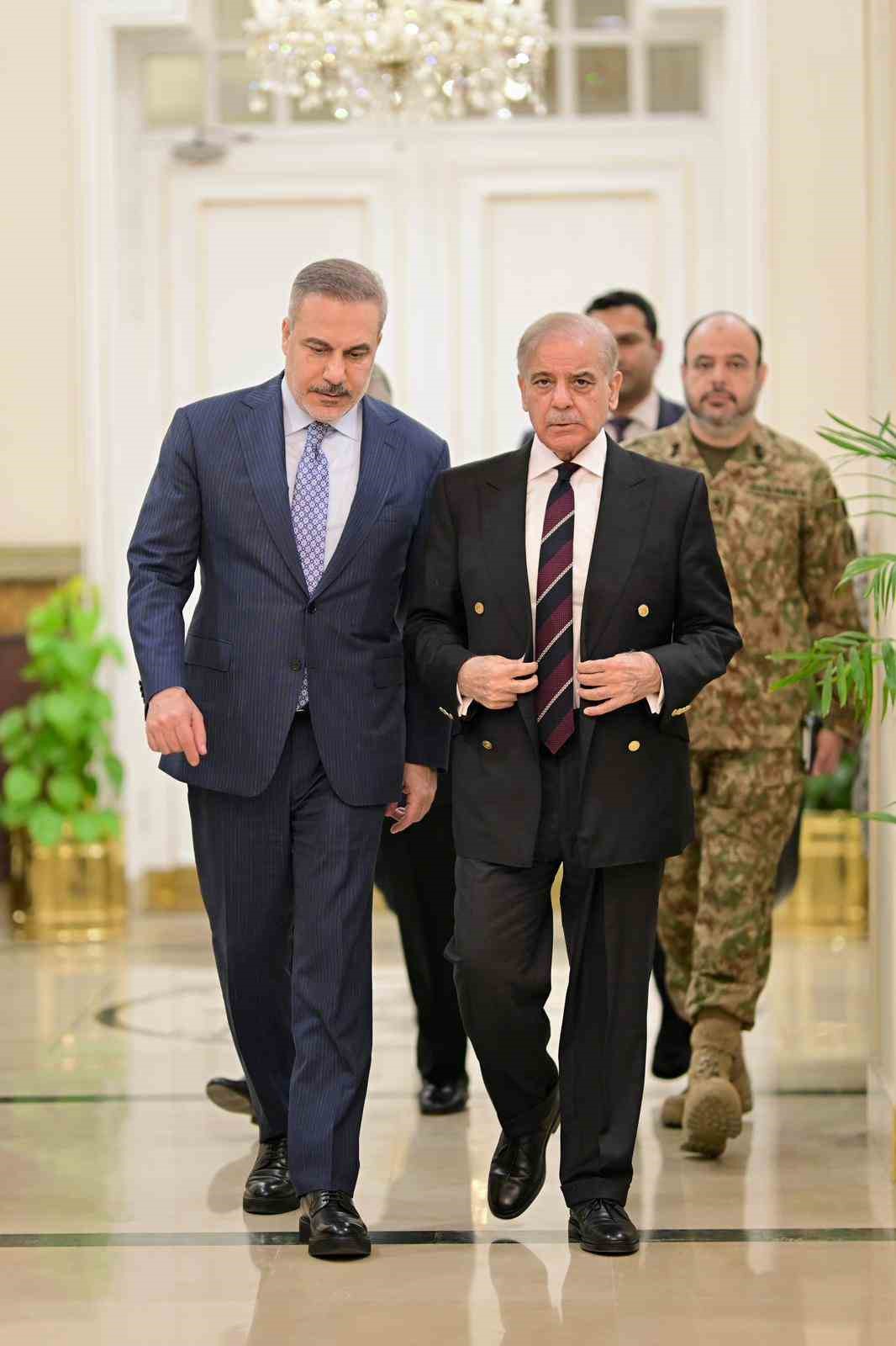 Bakan Fidan, Pakistan Başbakanı Şerif tarafından kabul edildi
