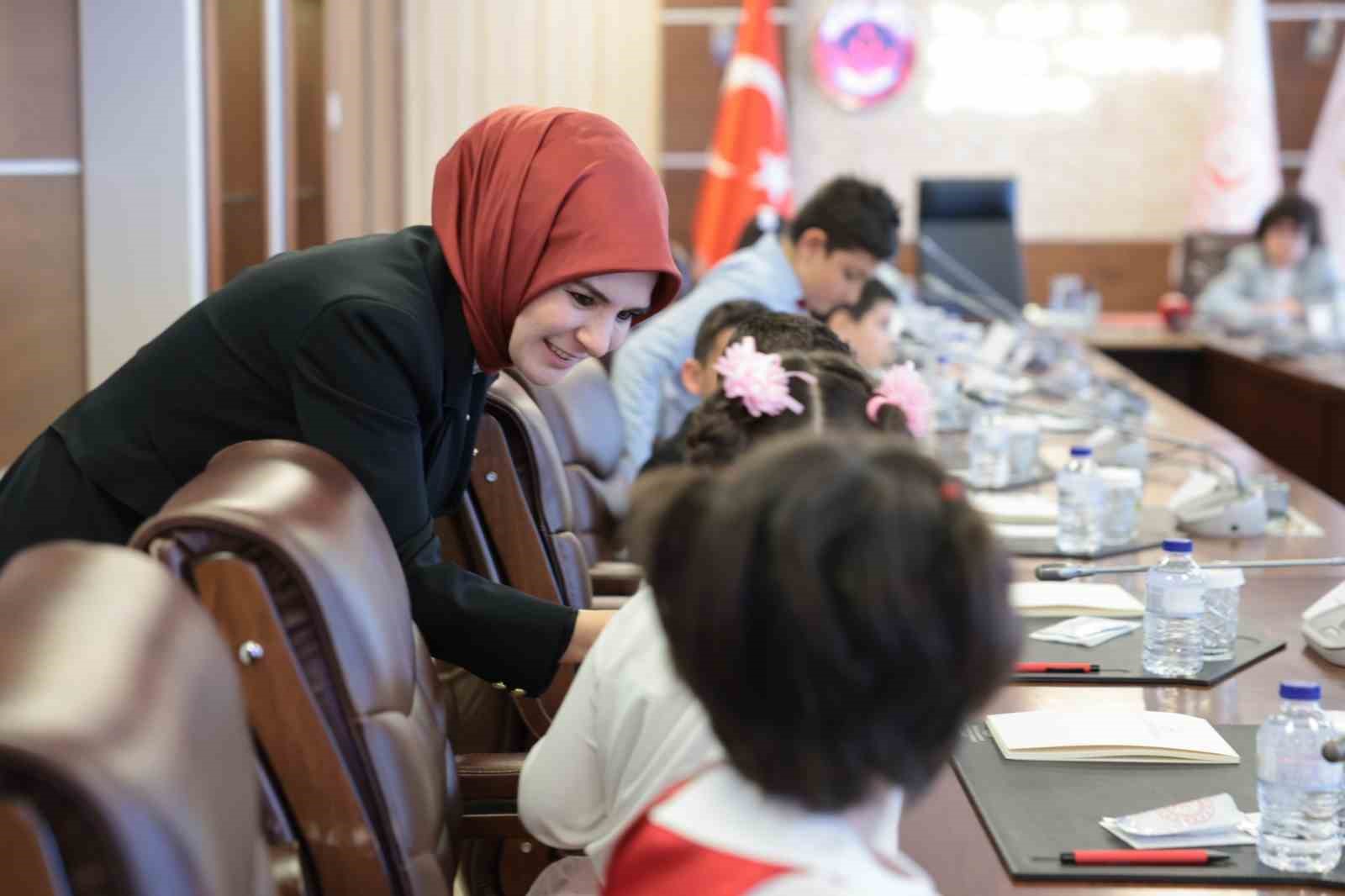 Bakan Göktaş, 23 Nisan dolayısıyla çocukları ağırladı
