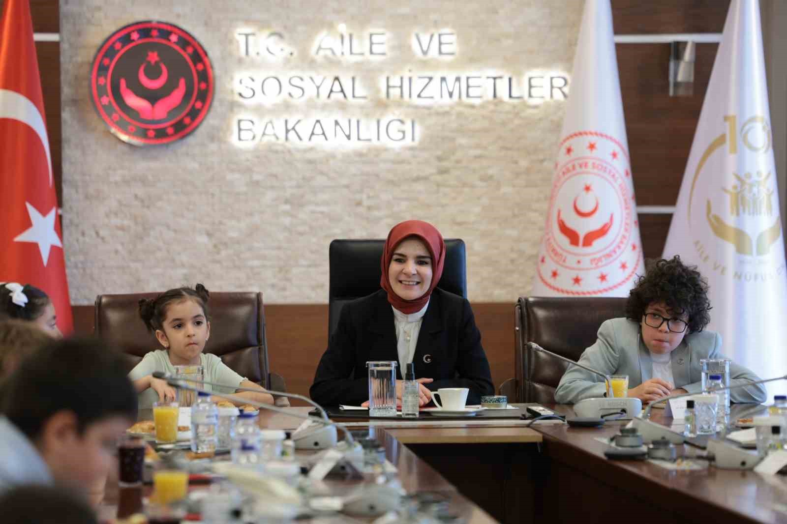 Bakan Göktaş, 23 Nisan dolayısıyla çocukları ağırladı
