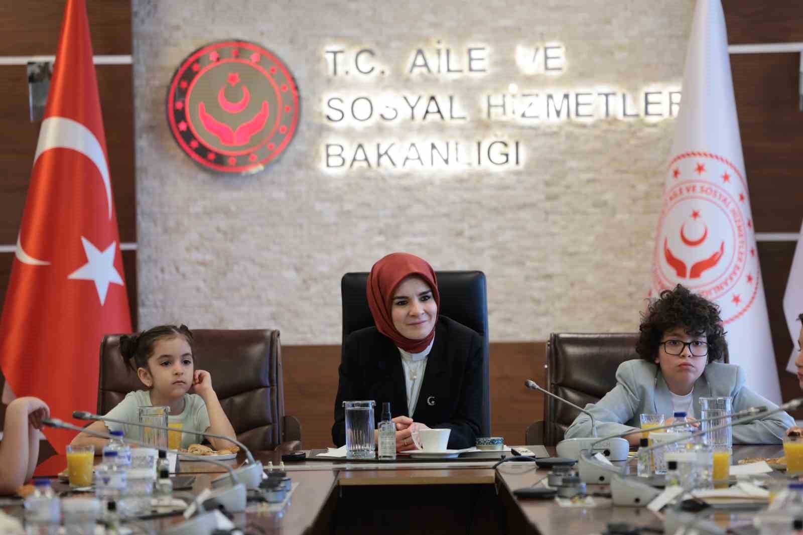 Bakan Göktaş, 23 Nisan dolayısıyla çocukları ağırladı
