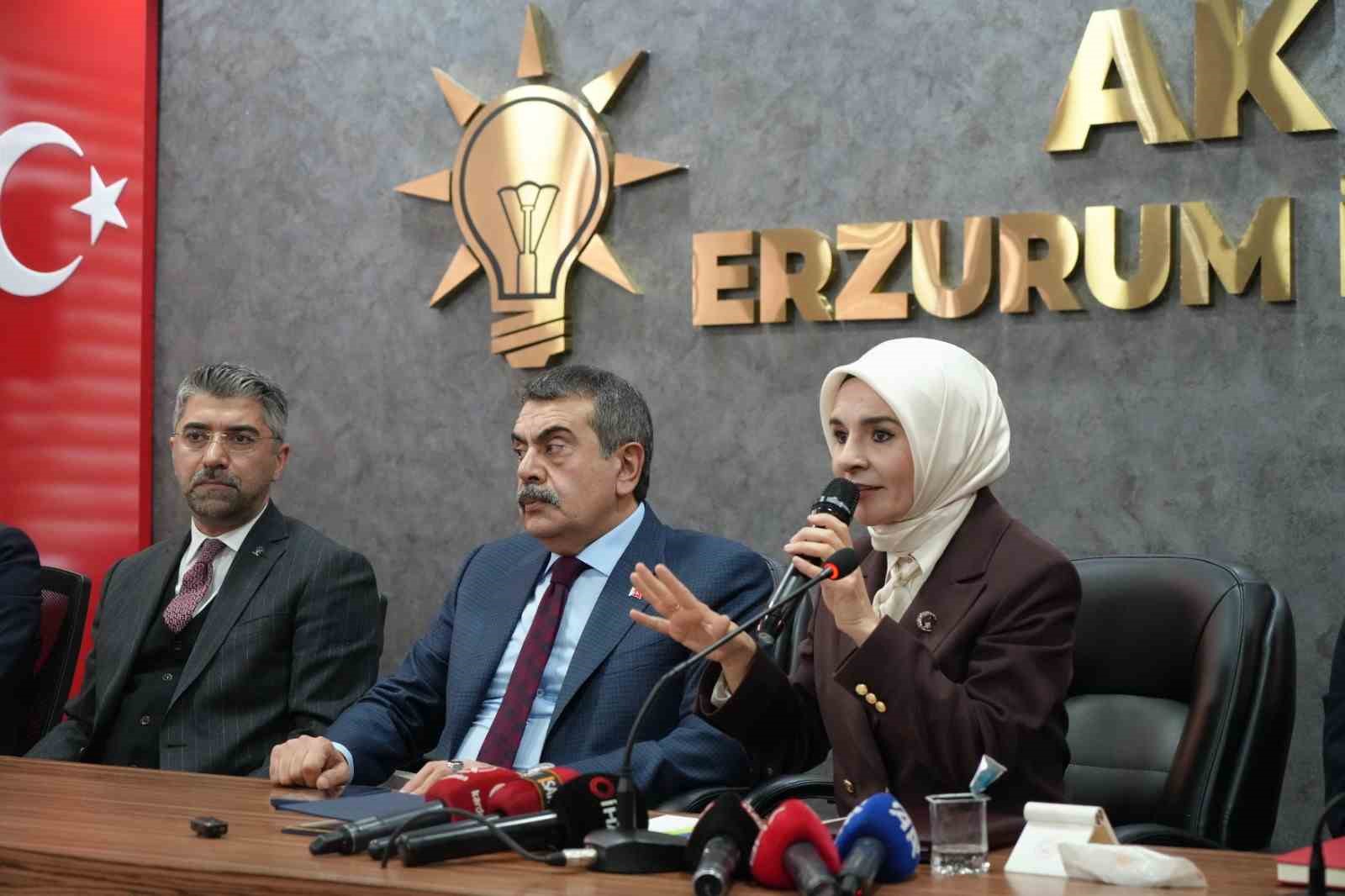 Bakan Göktaş: "Biz hiçbir zaman elimizi sahadan çekmedik, deprem turisti gibi oralara gitmiyoruz her zaman oradayız"
