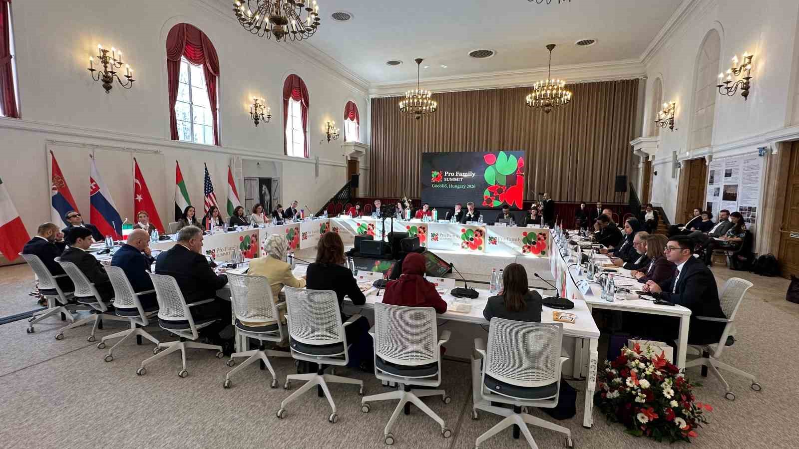 Bakan Göktaş: "Dijitalleşme ve demografik değişimler, aileyi güçlendirmeyi küresel gündemin merkezine taşıyor"
