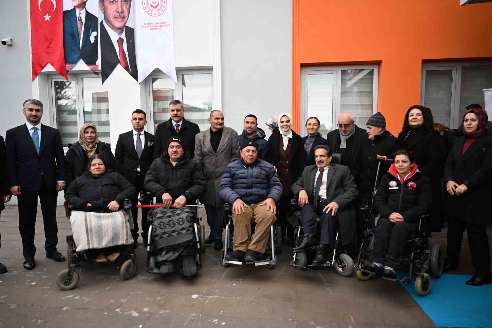 Bakan Göktaş, Erzurum’da Engelli Aktif Yaşam Merkezi’nin açılışını yaptı
