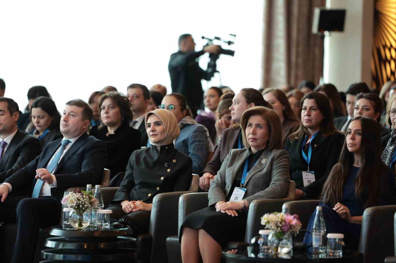 Bakan Göktaş: "Kadın girişimcilerin teknolojik ve dijital dönüşümünü desteklemek, bölgesel ve küresel öncelikler açısından stratejik bir yatırımdır"
