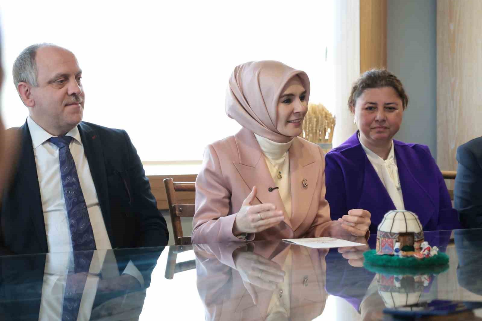 Bakan Göktaş: "Kadınların üretimde, istihdamda ve girişimcilikte daha güçlü şekilde yer aldığı bir Türkiye için çalışmalarımıza kararlılıkla devam edeceğiz"
