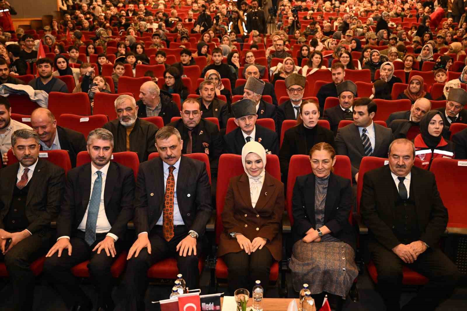 Bakan Göktaş ’Medd-Up’ sahne gösterisini izledi
