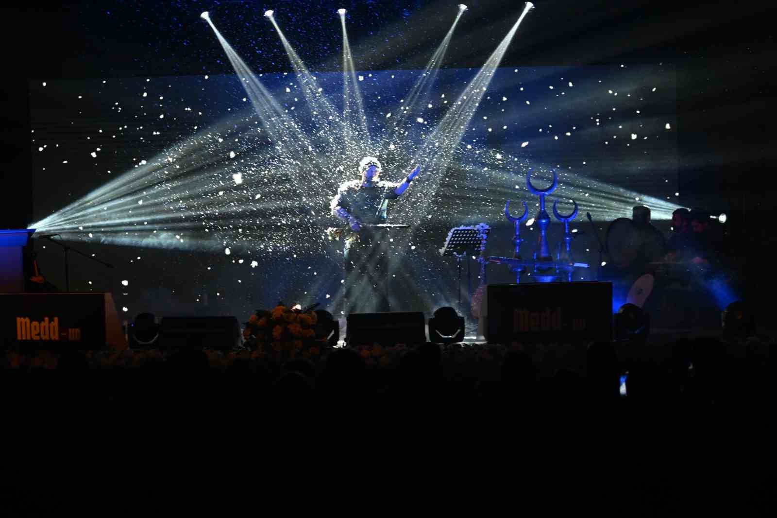 Bakan Göktaş ’Medd-Up’ sahne gösterisini izledi
