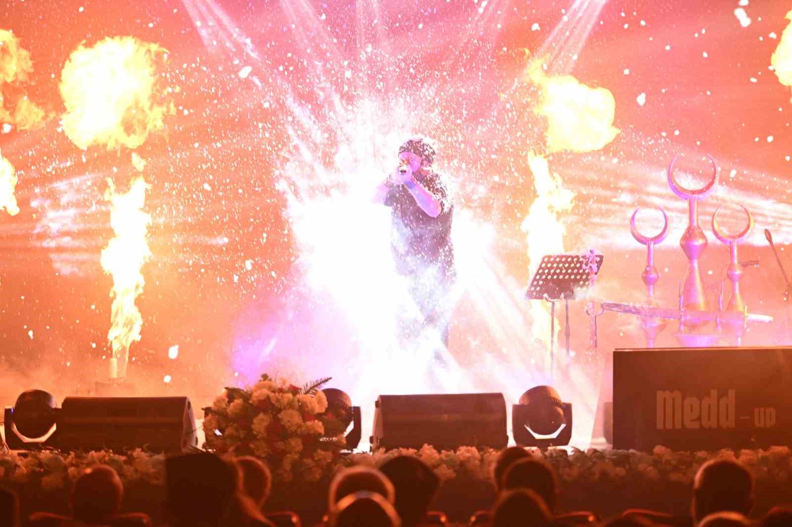 Bakan Göktaş ’Medd-Up’ sahne gösterisini izledi
