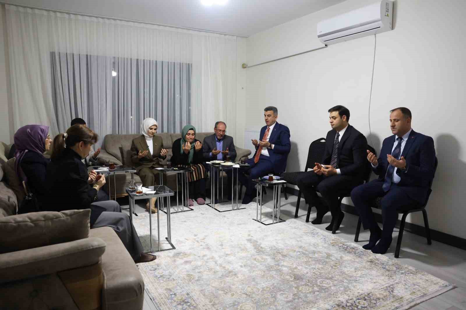 Bakan Göktaş, Şanlıurfa’da yeni yuvalarına kavuşan ailenin iftar sofrasına misafir oldu
