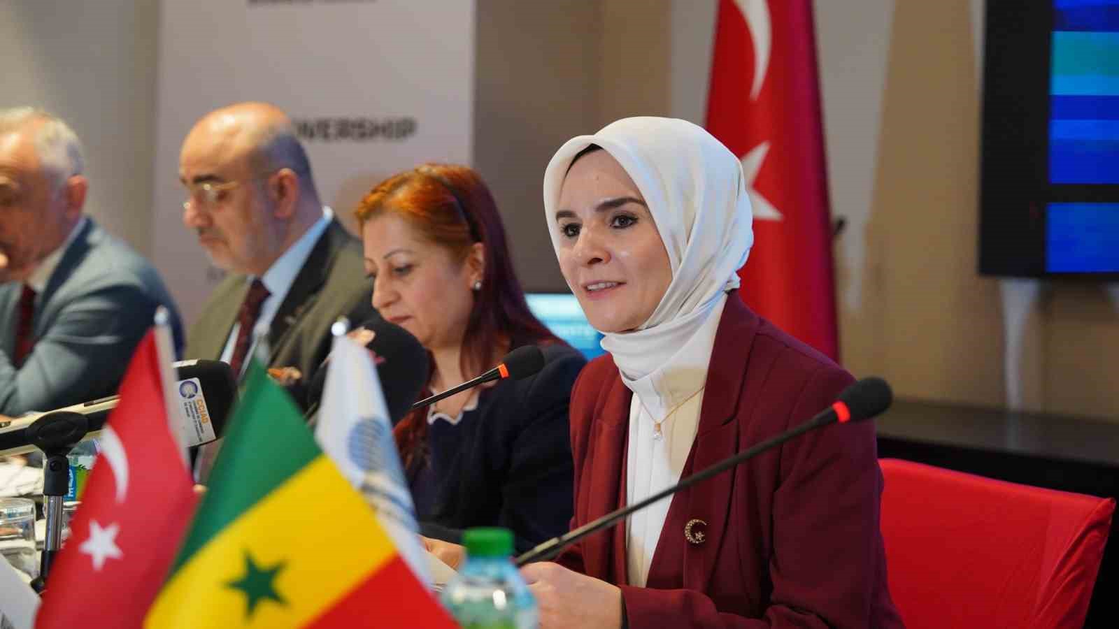 Bakan Göktaş: "Senegal ile ortak hedefimiz kısa vadede 1 milyar dolarlık ticaret hacmine ulaşmaktır"
Bakan Göktaş: "Senegal ile ortak hedefimiz kısa vadede 1 milyar dolarlık ticaret hacmine ulaşmaktır"