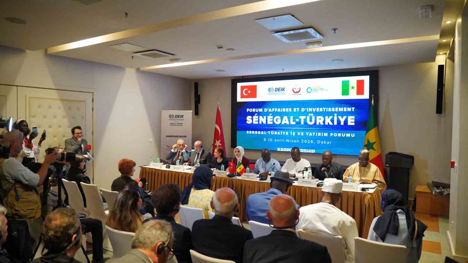 Bakan Göktaş: "Senegal ile ortak hedefimiz kısa vadede 1 milyar dolarlık ticaret hacmine ulaşmaktır"
Bakan Göktaş: "Senegal ile ortak hedefimiz kısa vadede 1 milyar dolarlık ticaret hacmine ulaşmaktır"