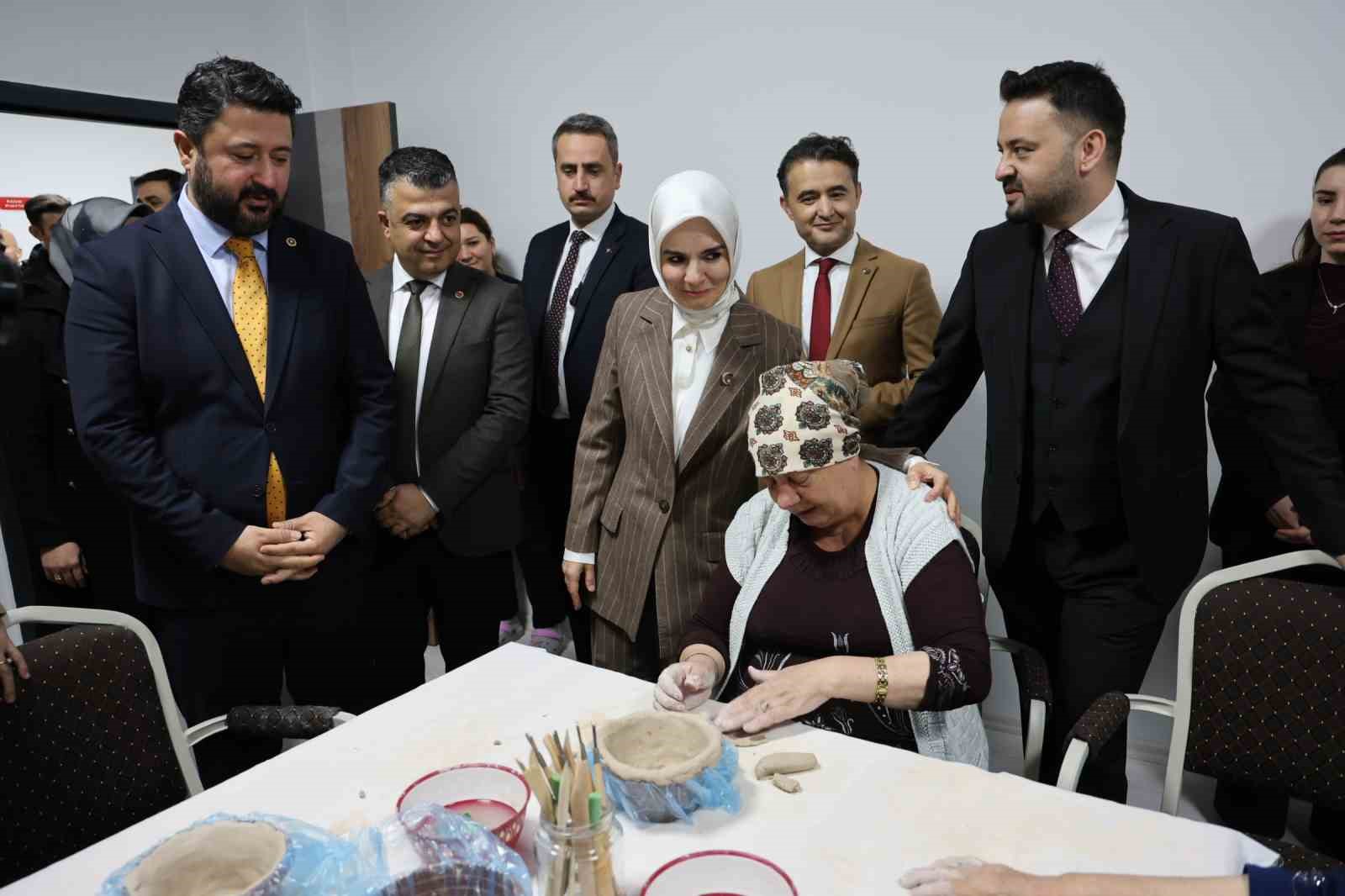 Bakan Göktaş "Yaşlılara yönelik hizmetleri bütüncül bir yaklaşımla sürdürüyoruz"
Bakan Göktaş "Yaşlılara yönelik hizmetleri bütüncül bir yaklaşımla sürdürüyoruz"