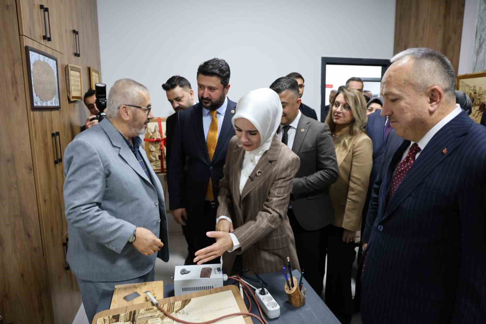 Bakan Göktaş "Yaşlılara yönelik hizmetleri bütüncül bir yaklaşımla sürdürüyoruz"
Bakan Göktaş "Yaşlılara yönelik hizmetleri bütüncül bir yaklaşımla sürdürüyoruz"