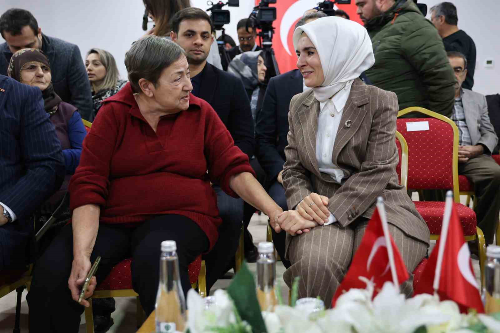 Bakan Göktaş "Yaşlılara yönelik hizmetleri bütüncül bir yaklaşımla sürdürüyoruz"
Bakan Göktaş "Yaşlılara yönelik hizmetleri bütüncül bir yaklaşımla sürdürüyoruz"